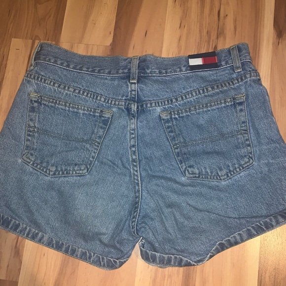 Vintage Tommy Hilfiger shorts - Picture 2 of 4
